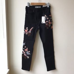 Topshop embroidered Jamie jeans W25L28